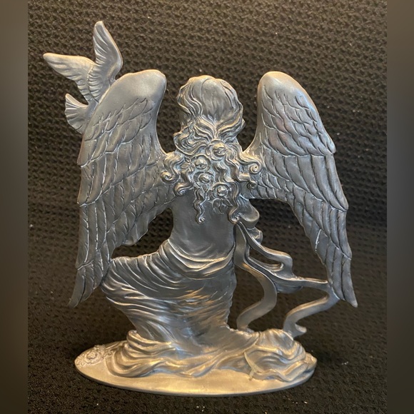 Seagull Canada Pewter Angel with Dove. 1997. So beautiful! #S020 - Picture 2 of 5